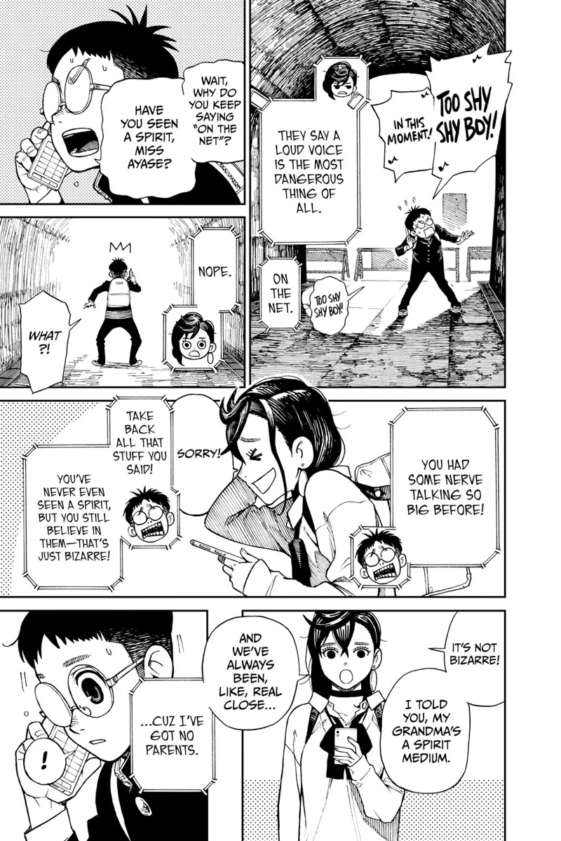 The kid scarily enters the tunnel. He discovers that Momo Ayase hasn't seen spirits but only her spirit medium grandma.