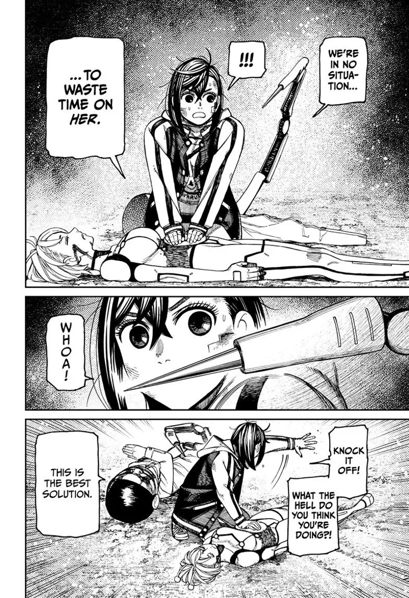 Serpo tries to pierce Vamola with his pointed spike. Momo stops him.