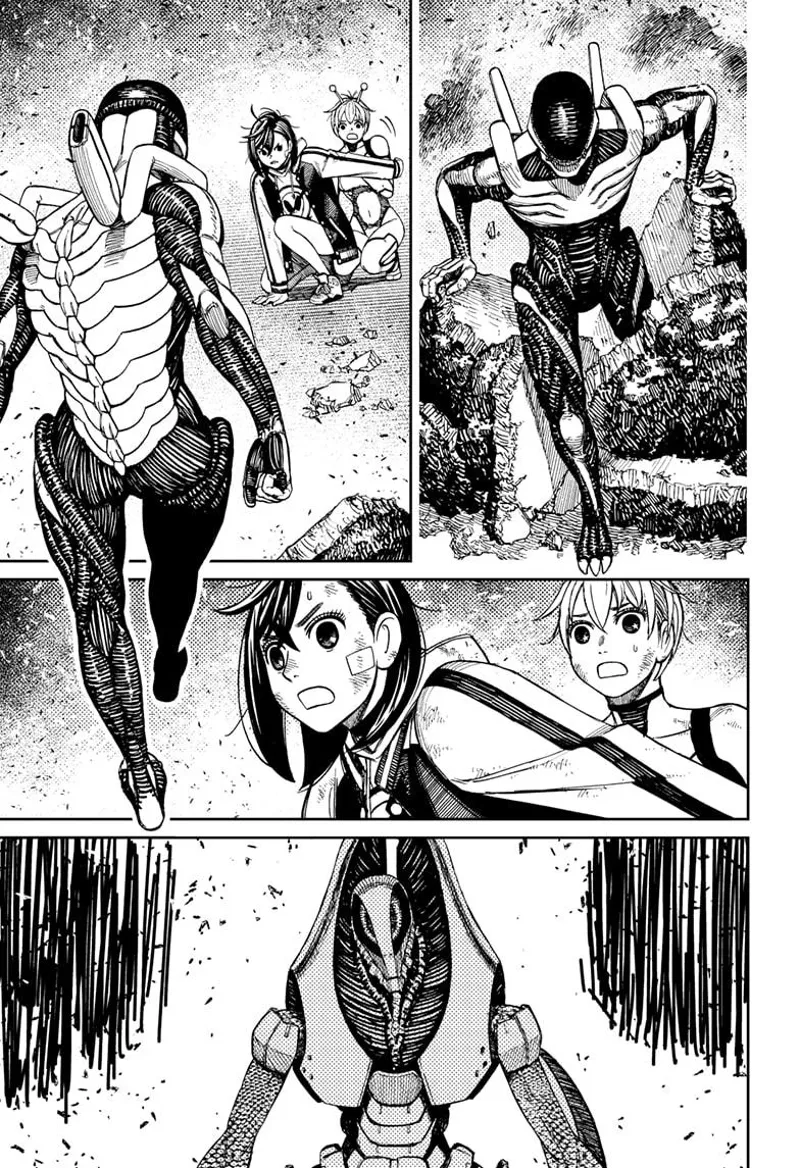 The skinny alien comes out of the debris prison. Momo and Vamola are shocked.
