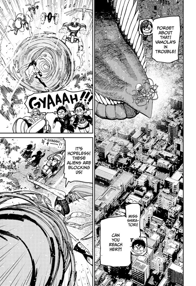 Vamola is in trouble at the nose of the Kiaju. Momo, Okarun, and Kinta run as cursed Aira protects them.