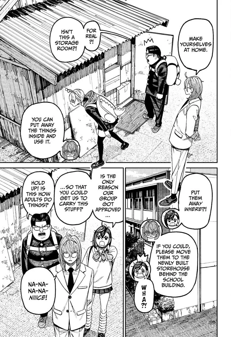 Aira and Kinta inspect the room, but it's full even inside. Momo and Kinta argue about putting things away.