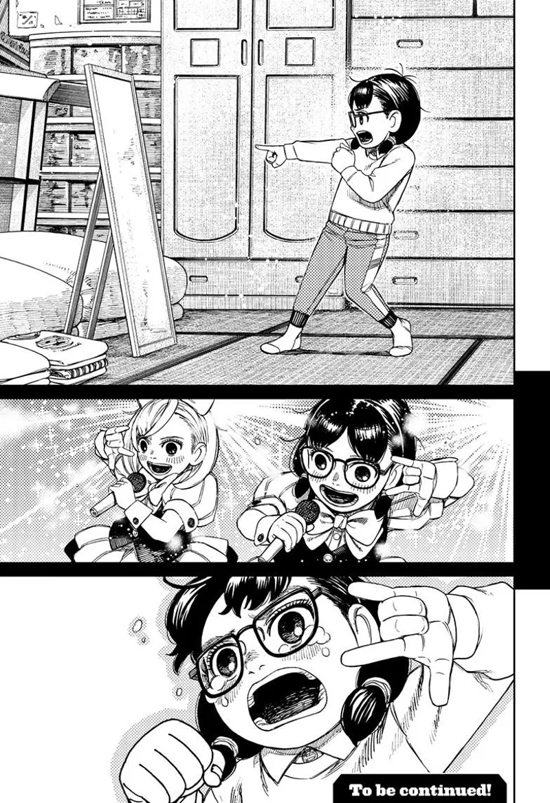 Rin dances in front of a mirror while imagining performing on stage with her friend Mai.