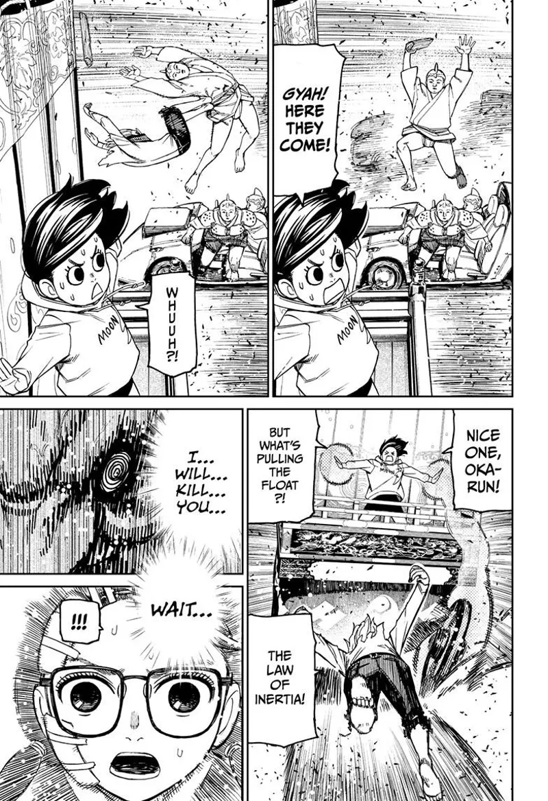 Momo watches as Okarun kicks one of the jumping Ninomiyas. Rin suddenly remembers something.