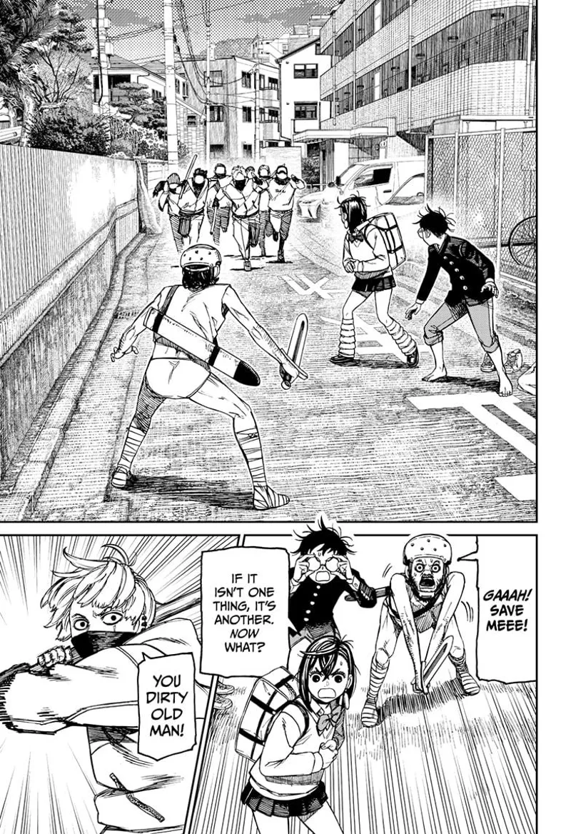 A group of thugs appears from the other side and chases the old man, leaving Momo and Okarun confused.