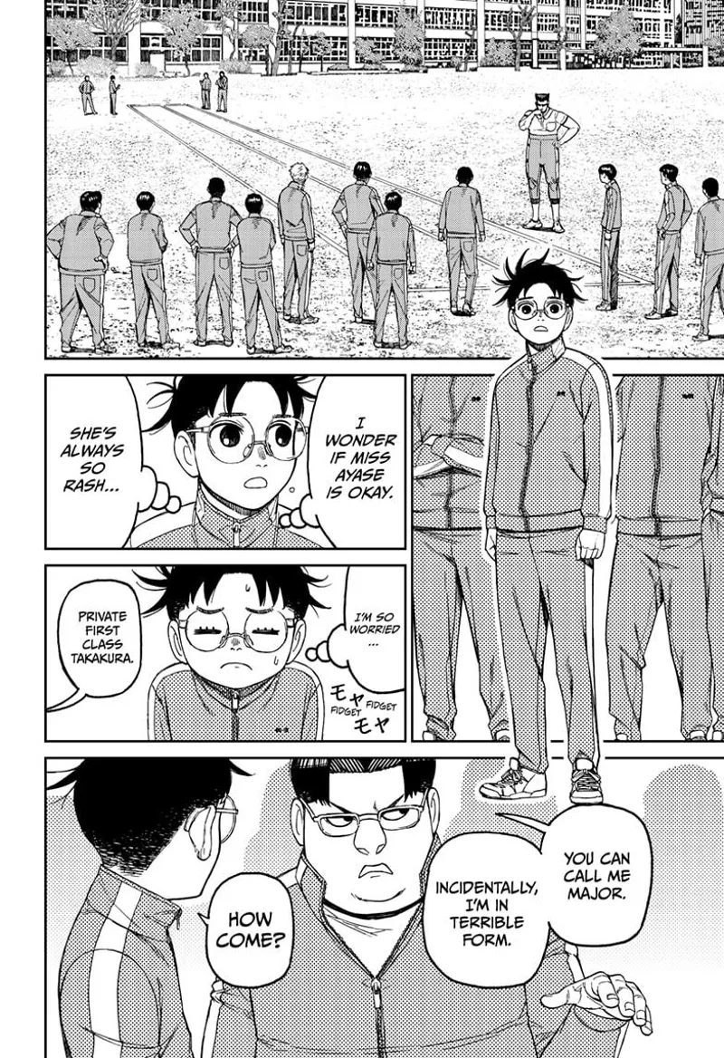 The students prepare to run the 50-meter track. Okarun is worried about tiny Momo. Kinta talks to him.