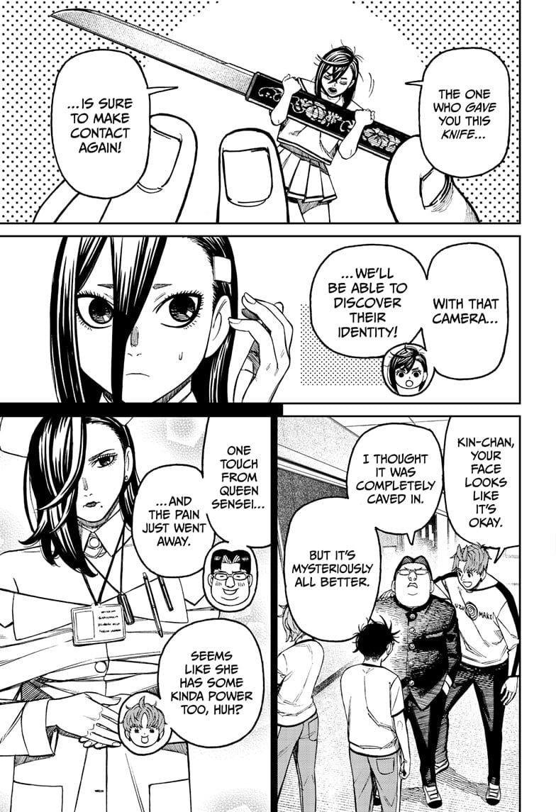 Tiny Momo holds the knife the perpetrator gave to Kouki. Kinta's face all got healed thanks to Queen Sensei.