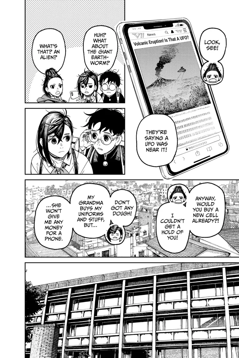 Momo and Okarun see the volcanic eruption and the UFO on Miko's phone.
