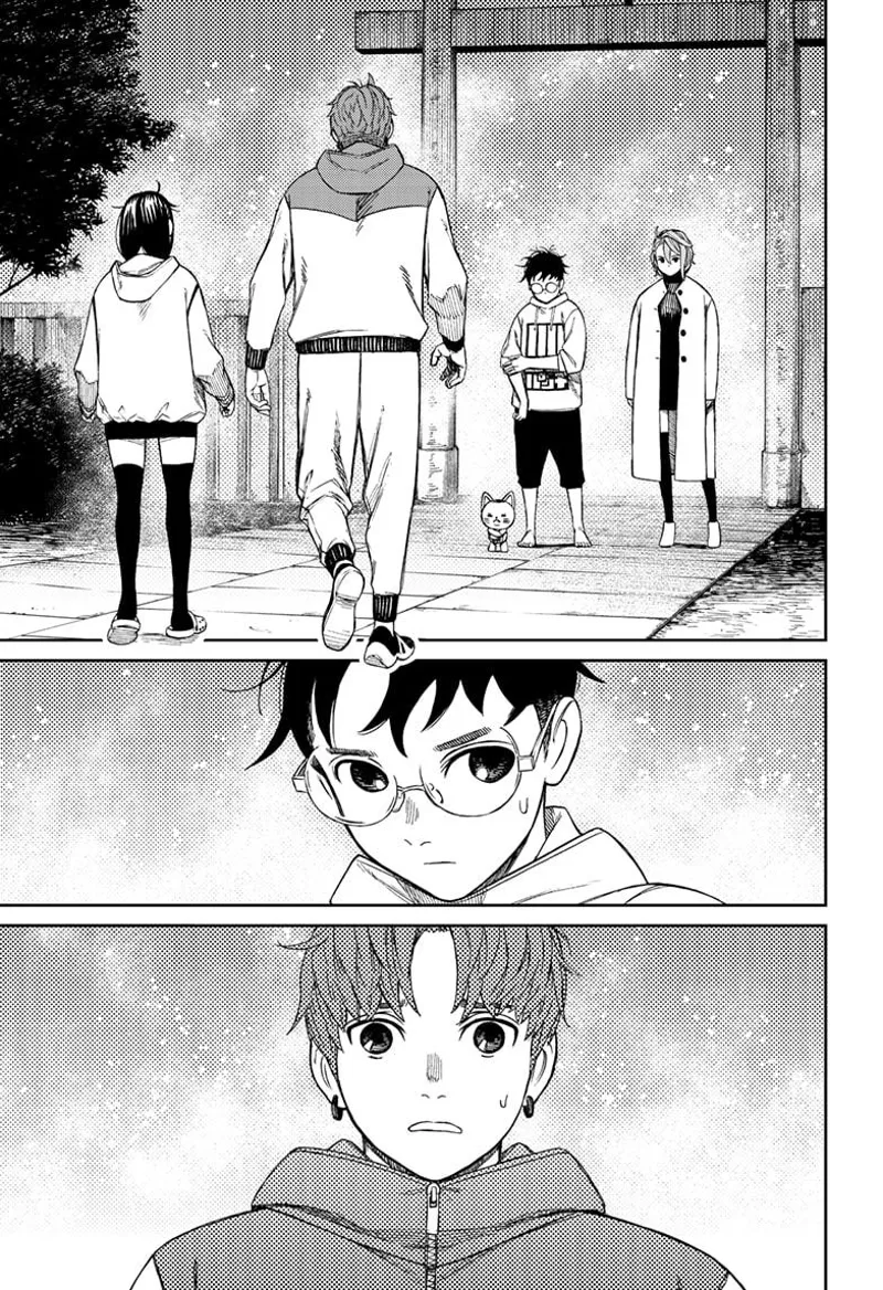 Jiji and Momo see Okarun, Aira, and Turbo granny just entered the gate.