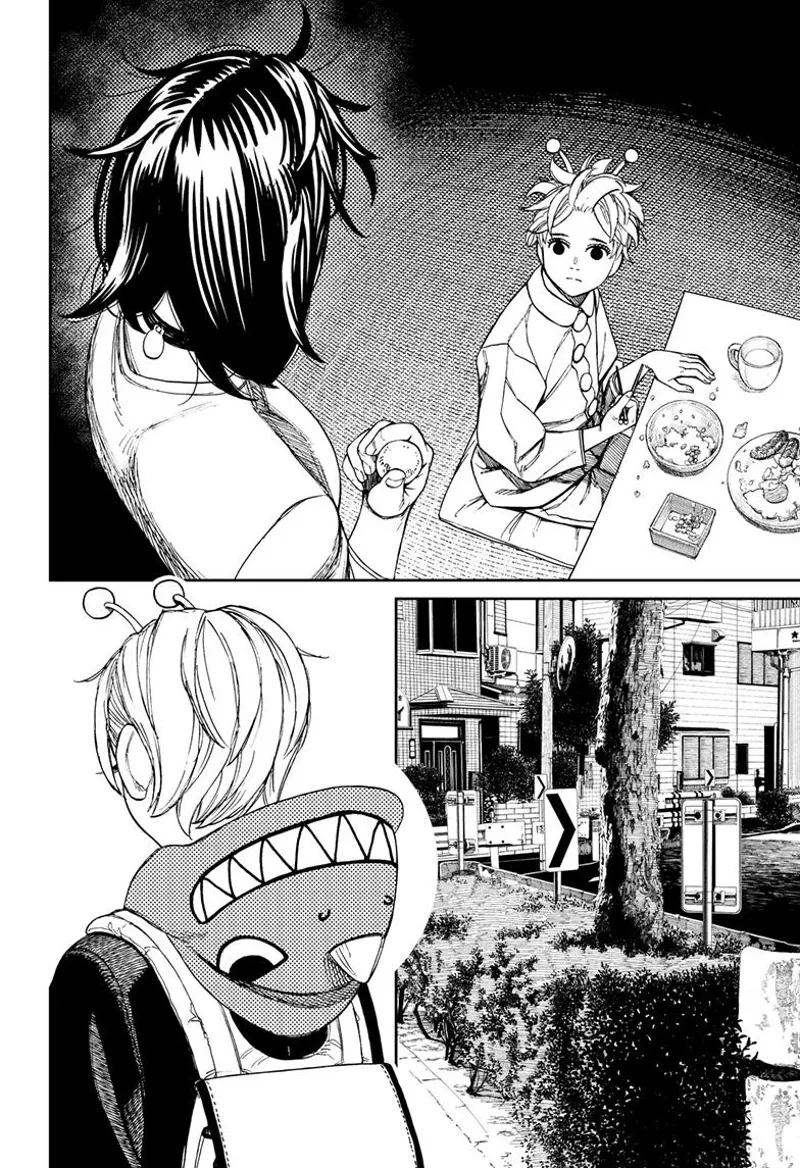 Momo and Vamola look at each other.