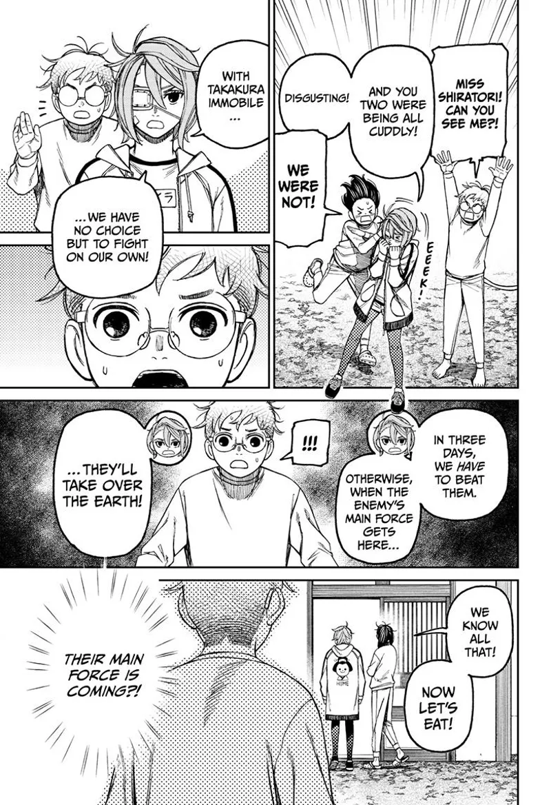Okarun tries to get Aira's attention. He wonders after hearing them about the enemy's main force coming.