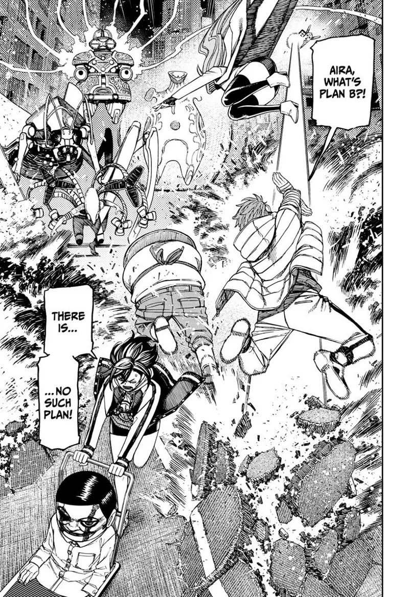Cursed Aira, Mr. Shrimp, and Jiji fend off the aliens' attacks to protect Momo.